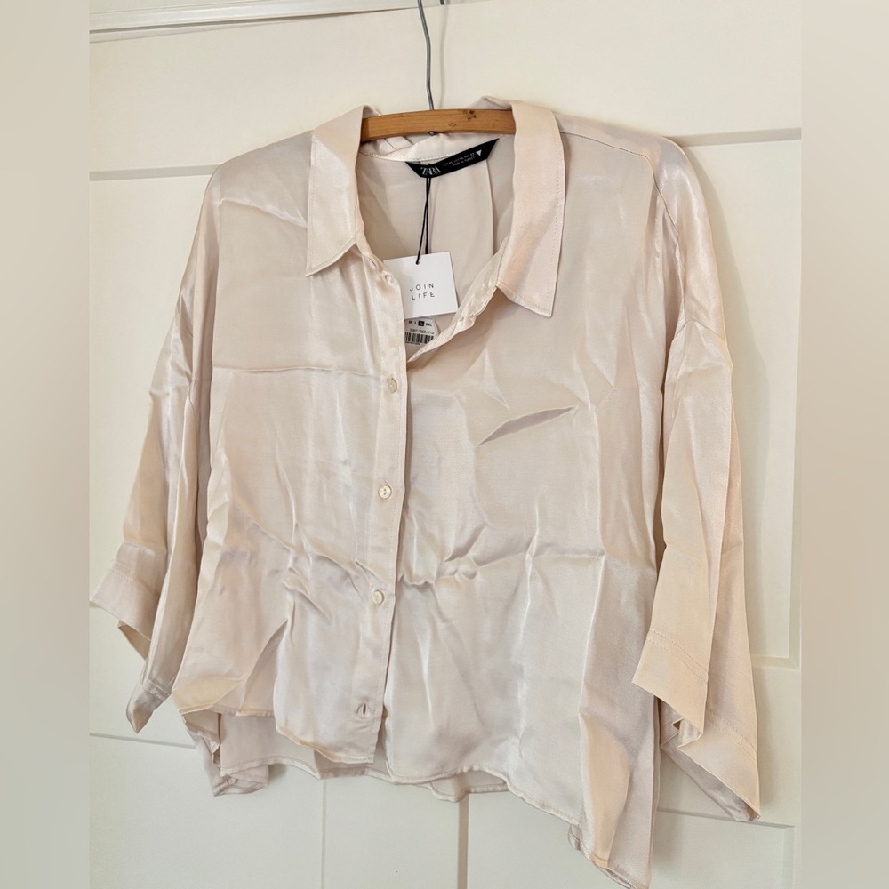 NWT ZARA light cream cropped satin button-down shirt